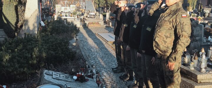 Uczniowie na Grobie Legionistów